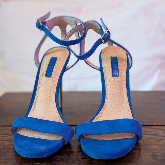 Blue heels - Picture 2 of 3